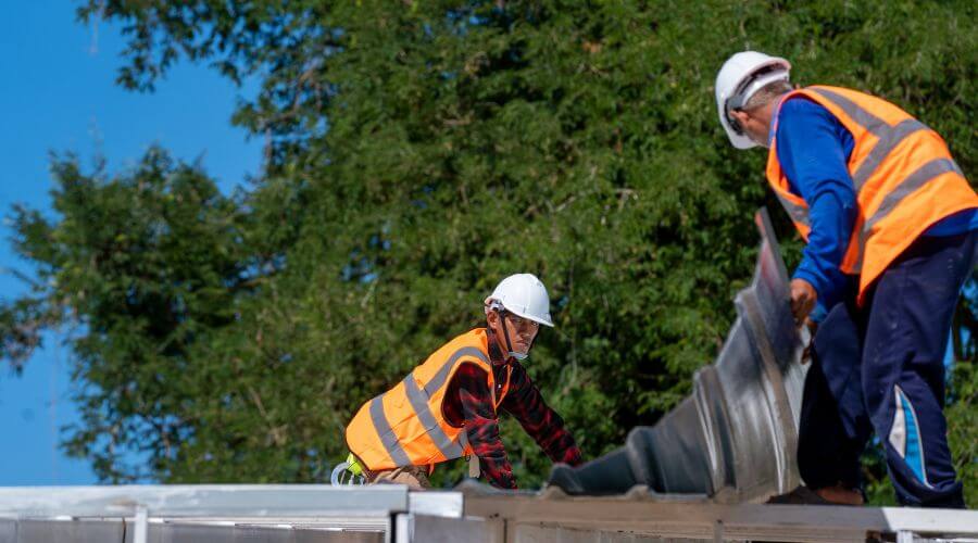 Professional gutter cleaning in La Push, WA